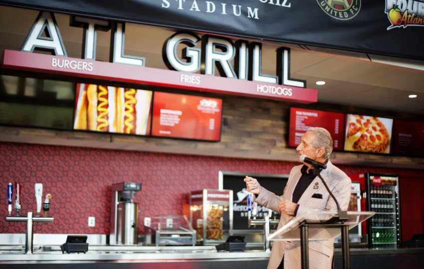 ct-falcons-lower-food-prices-hot-dogs-20160517