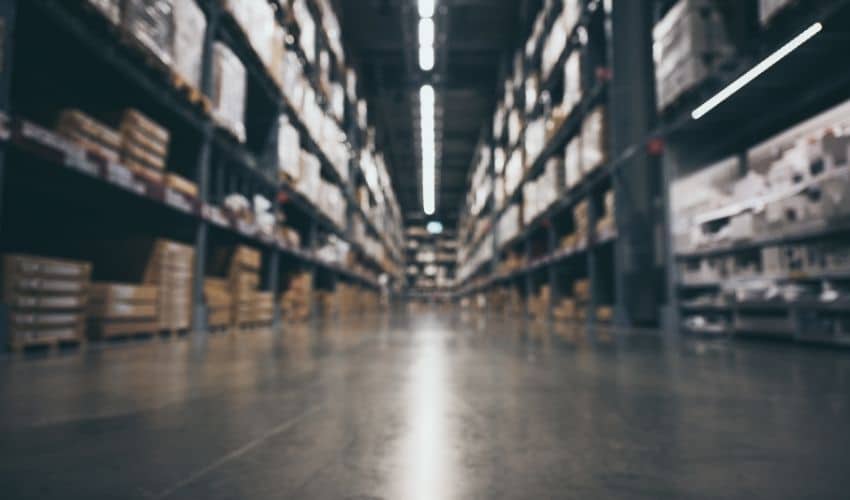 restaurant-equipment-warehouse-logistics
