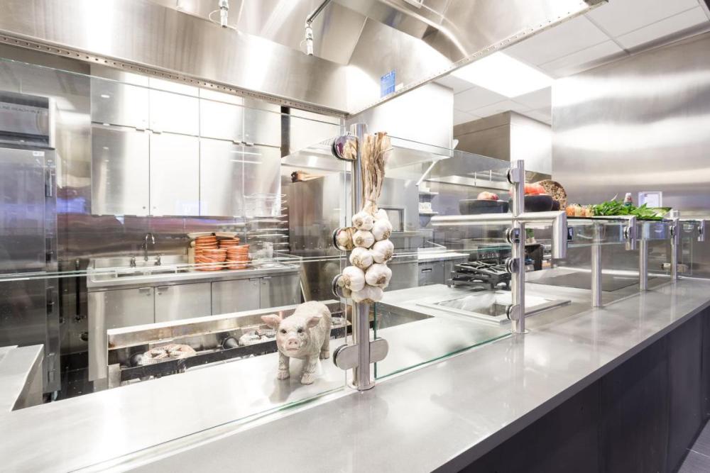 food-service-contractor-Under Armour Café-27